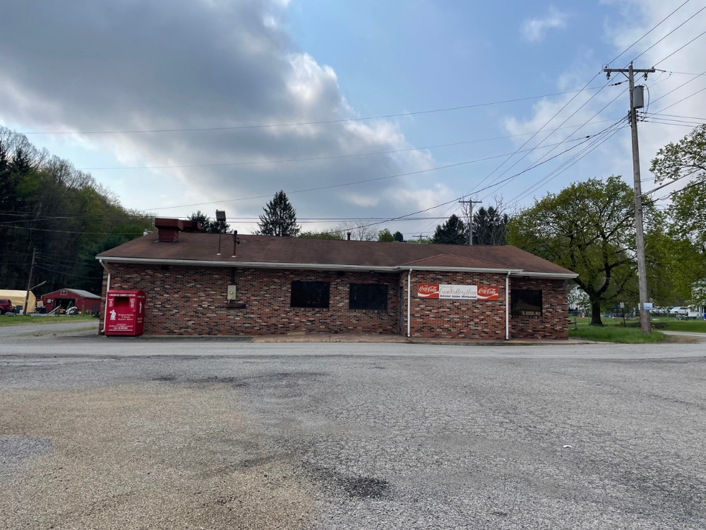 Enon Valley Inn 5,300+ SF Brick Building Restaurant/Bar Enon